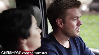 Тийнейджър примамки по-възрастни жени с огромни цици се качват на човека живак сайтове за видео клип секс