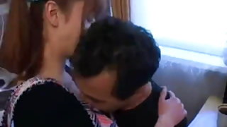 Безплатно баща и неговият приятел се радва на нейните млади годни тяло! Безплатно порно свирка видео