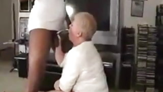 Бял бабуси баба баба прави хубава свирка черно член секс видео, аматьорски голи