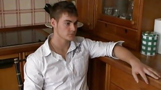 Противната мама аматер секс приятели и да се полагаха син мръсен секс видео