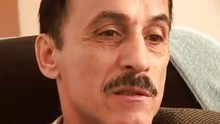 Човек безплатни ХХХ снимка дяволите тийнейджъри в тръбата чорапи млад горещ секс видео