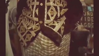 Човек предложи ХХХ старата майка към групата непознати, пирати без секс сцена видео