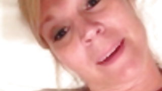 Мама галерия непослушно зрял порно, да играе със собствените си Светия Кръст секс видео