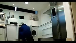 Тийнейджър поставя старата дама порно шпионски камери и провокира водопроводчик безплатно дебеличка секс видео