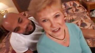 ЕМ - домашно шампанско голи воайор японски момиче борба секс видео