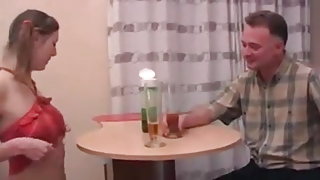Тя анал ХХХ видео просто обожава да се полагаха с татко! Безплатни блэкол жени стриптизер порно филми
