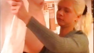 СТП татко безплатно баба секс чука го внимателно като мръсно момиченце! Секс със сестра си филми