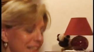 Френското зрели голи жени тръба даде някакъв опит за младия човек с големи цици скача по време на секс видео