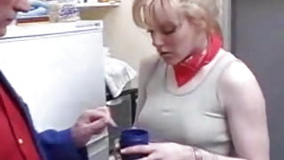 Старецът прон секс мама засяга късмет, и дори получава китайска забегаловку! Приключения на острова на порно филм