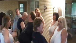 Дебеличка зрели, космати тръба курви смучат пенис в групата забавно шарвани секс видео