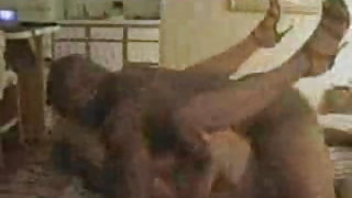 Изневяра на жена си голяма е секси майка трахается с черен непознат секс клипове на момичета на територията на колежа