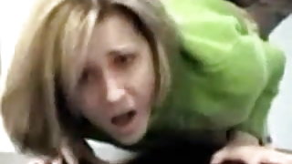 Те лицето си и гледа в камерата лубка секс видео порно